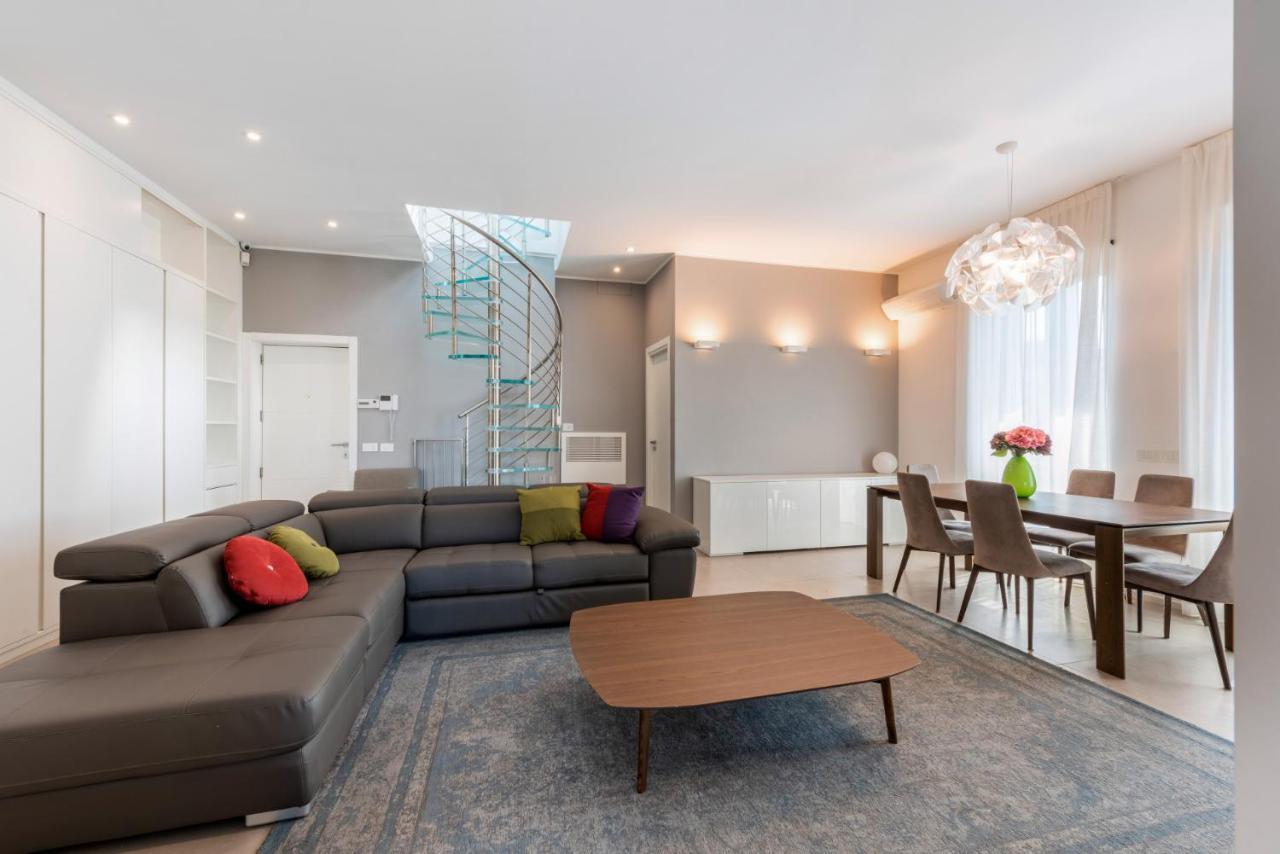 Easylife - Wonderful Penthouse With Terrace A Few Steps From The Duomo Apartamento Milão